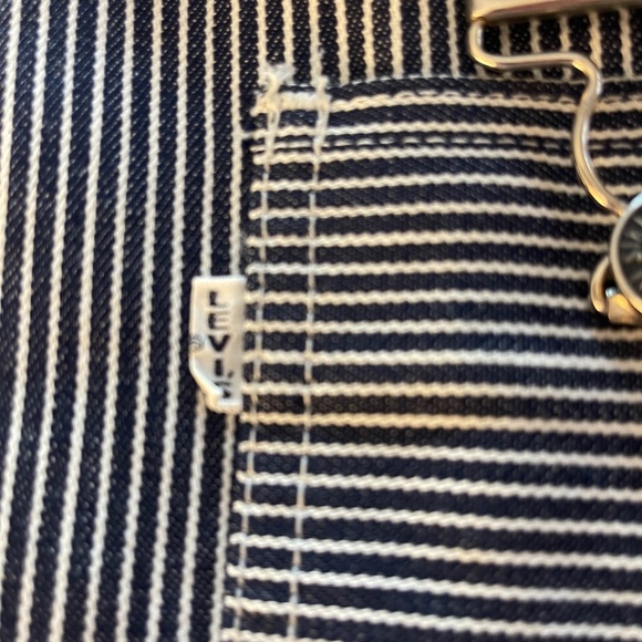 LEvis for gals big E - Picture 4 of 6